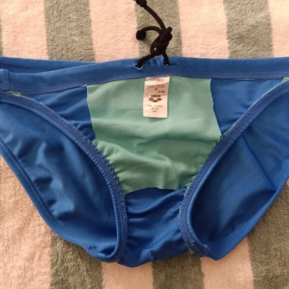 ARENA BLUE SWIM BRIEF, 1" SIDES, RAINBOW LOGO ASIAN SIZE "M" (Pre-Owned) - Picture 6 of 8